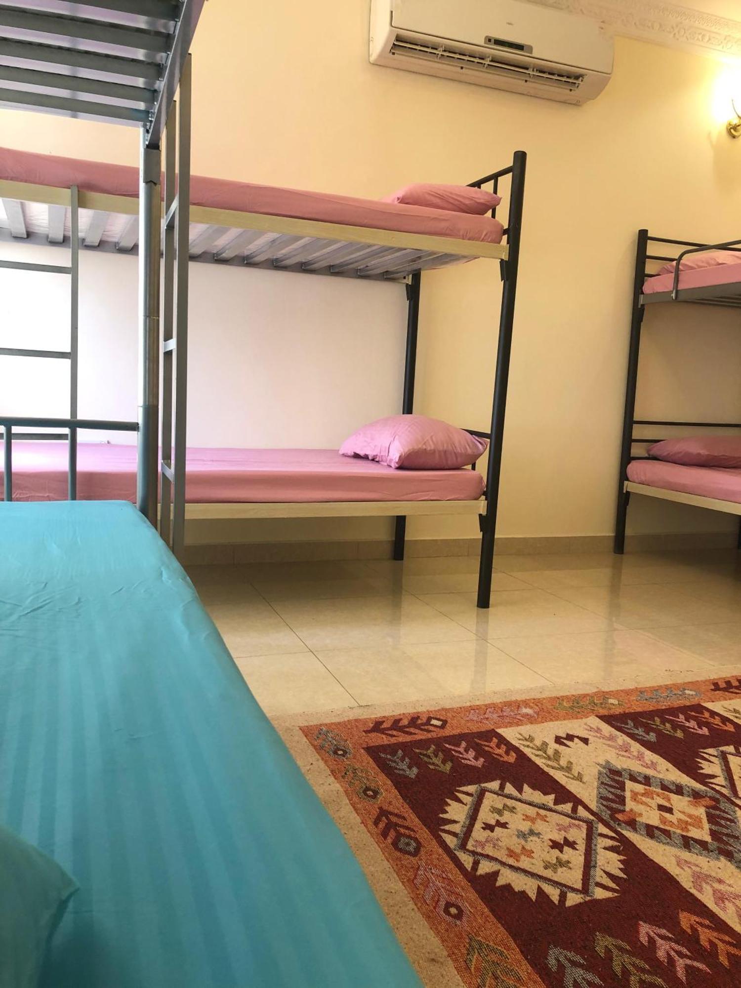 Albergue Arabian Hostel *